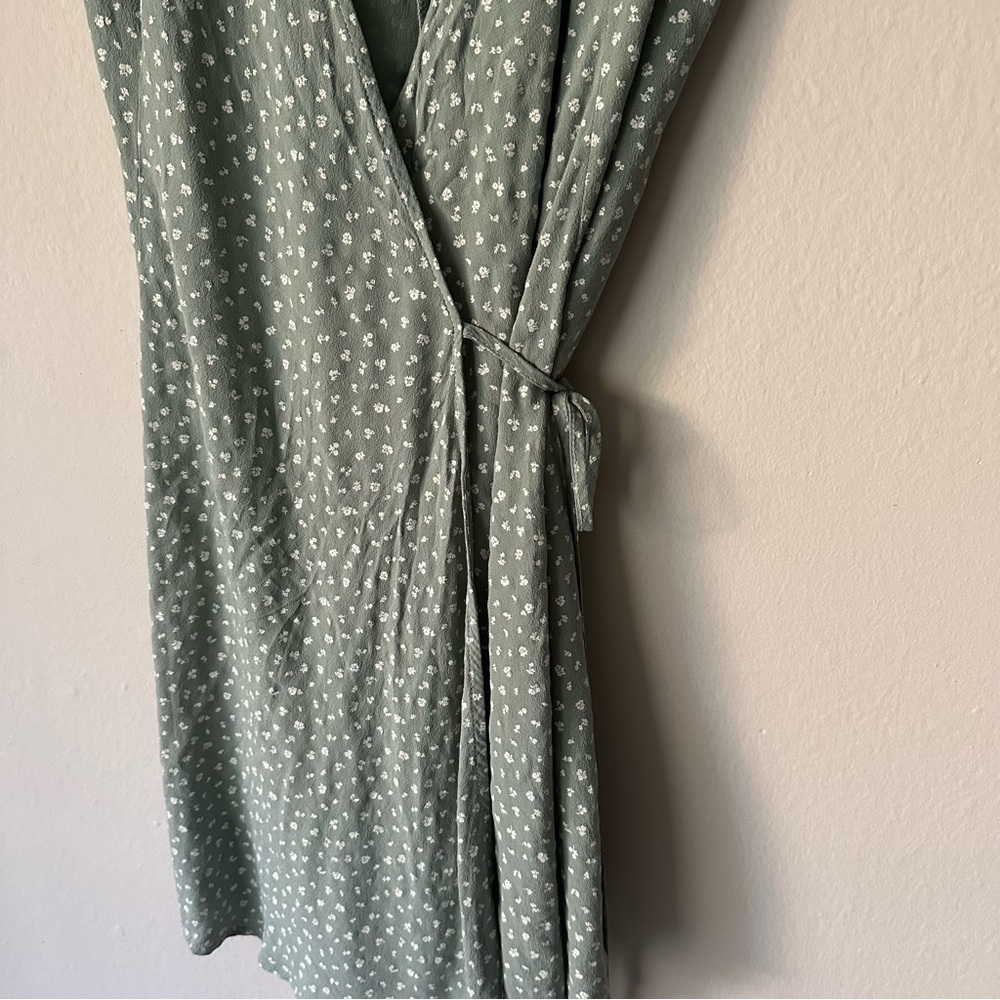 Brandy Melville Floral Light Green Wrap Dress Size OS - Picture 6 of 8